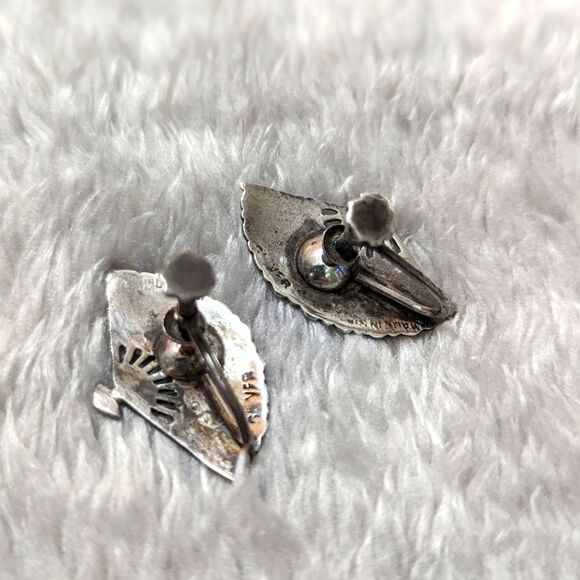 Vintage 30's-40's Sterling Silver Niello Dancer Screw Back Earrings Fan Shaped - Picture 8 of 8